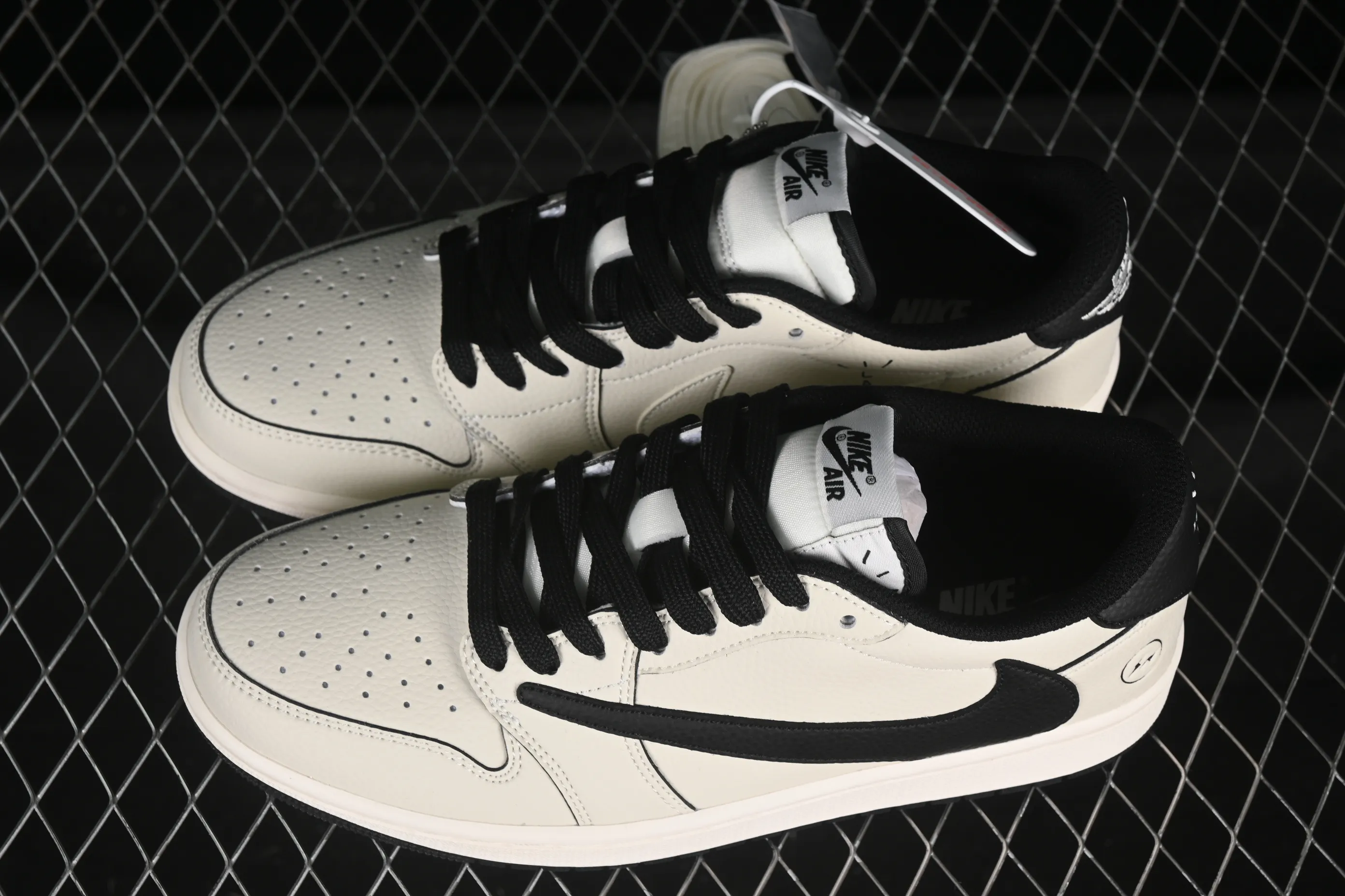All categories Air Jordan Jordan series basketball shoes Air Jordan 1 Low High-end customized low-top sneakers Travis Scott x Fragment Design x Air Jordan 1 Low OG SP AJ1 Lightning joint low-top cultural casual sneakers LK1099-061